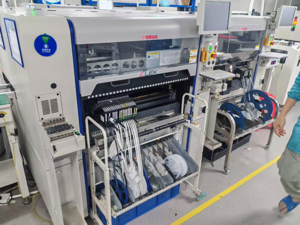 現代化 SMT 貼片機展示