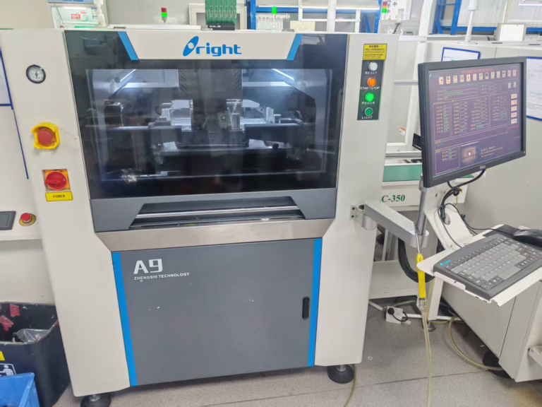 Présentation d'une machine de placement SMT moderne